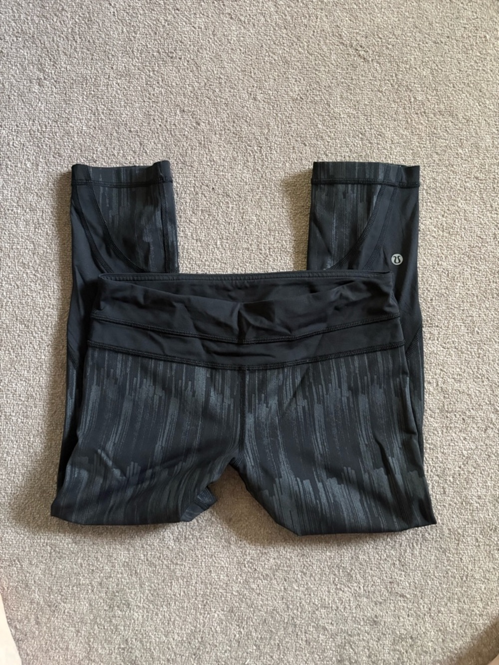 lululemon athletica Black Patterned Mid-Rise Capri  Leggings